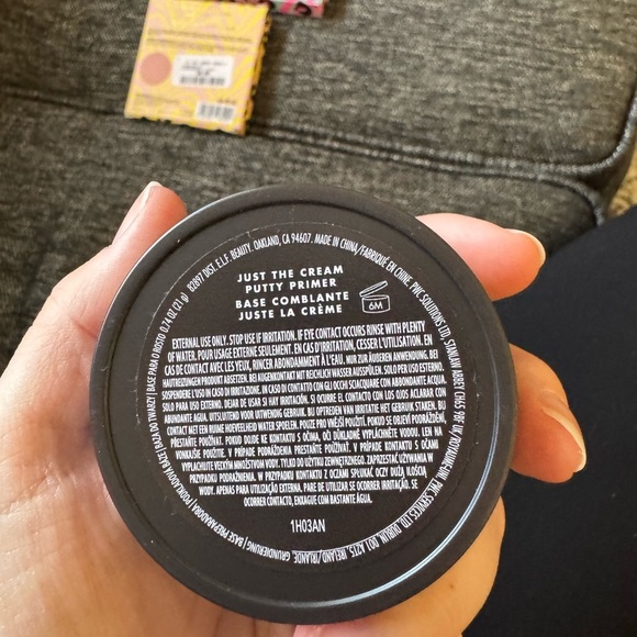 Bundle of Eyeshadow, Lip Balm and more Make up - Picture 5 of 6